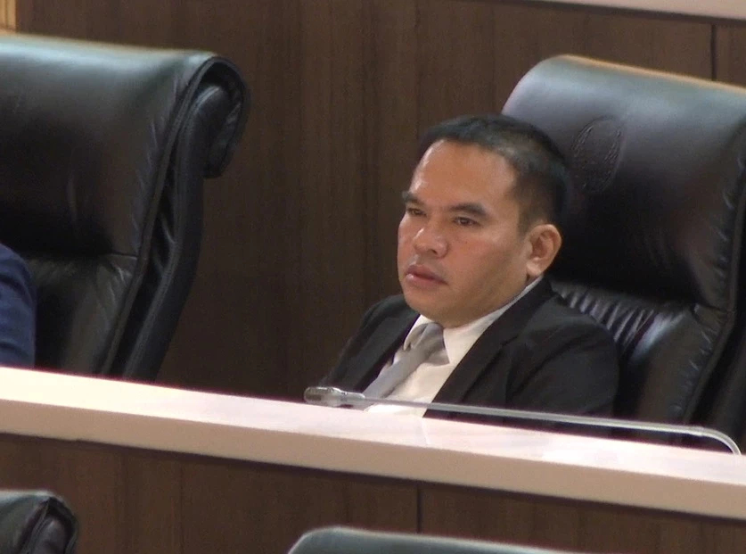 'สุริยา' สส.อุดรฯ งูเห่าส้มโผล่นั่งประชุมสภาฯร่วม สส.ภูมิใจไทย