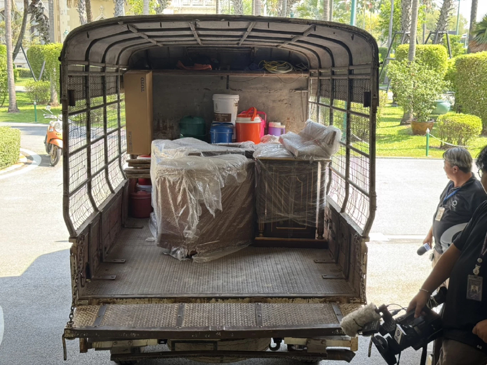 'ธรรมนัส' ขนของออกจากทำเนียบฯ แล้ว หลัง 'กล้าธรรม'เป็นฝ่ายค้าน