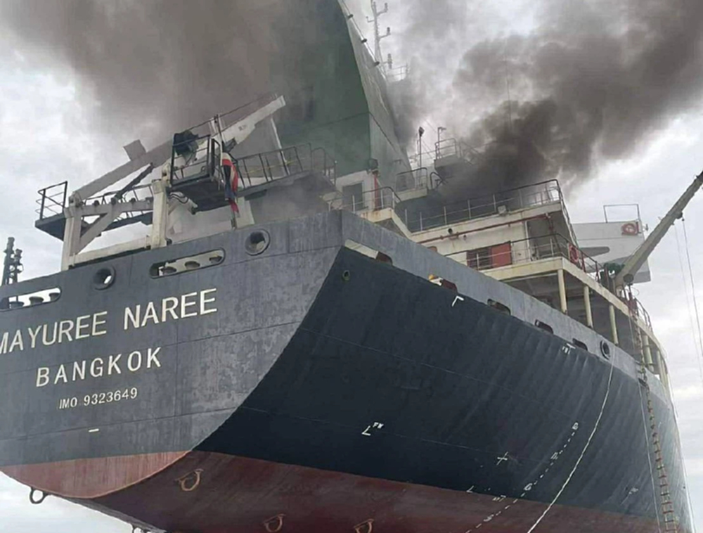 เดือด ยิงเรือสินค้า 3 ลำซ้อน ช่องแคบฮอร์มุซ 'เรือไทย' หนักสุด ไฟท่วม