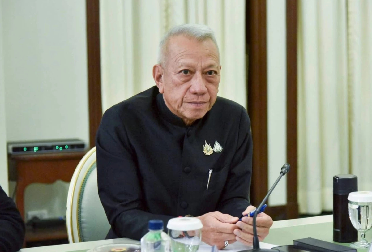 'พิพัฒน์' สั่ง 'คมนาคม' คุมขนส่งสาธารณะ ตรึงราคาค่าโดยสาร