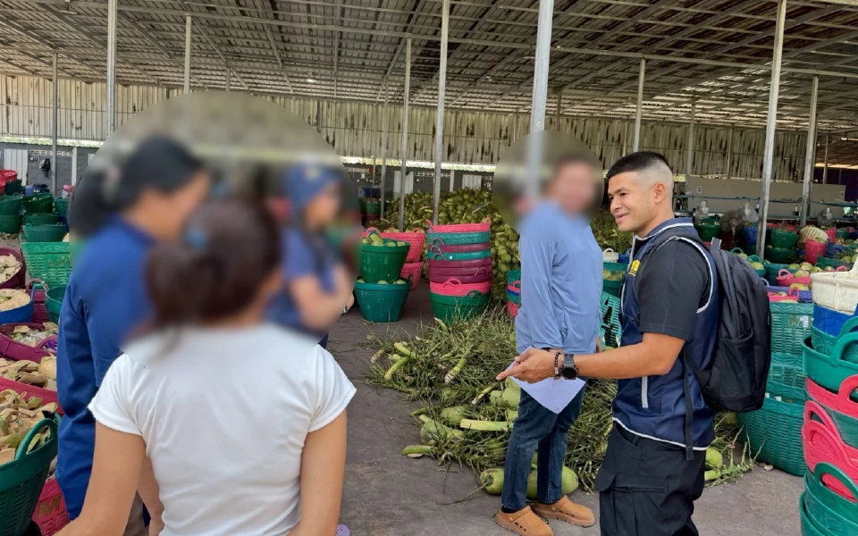 ทลายนอมินีทุนจีน ล้งมะพร้าวราชบุรี 8 จุด กดราคาเกษตรกรเหลือ 2 บาท