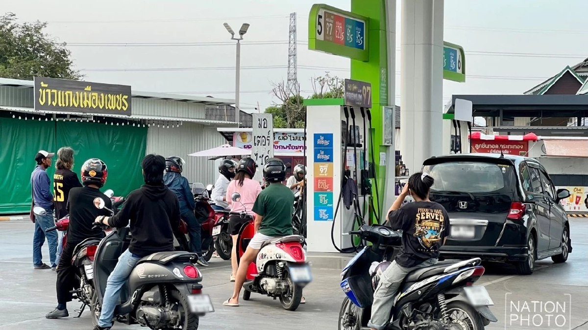 ต่อแถวเข้าปั๊มเติมน้ำมัน สั่งด่วนตร.ทั่วปท. ดูแลรถติดอุบัติเหตุ