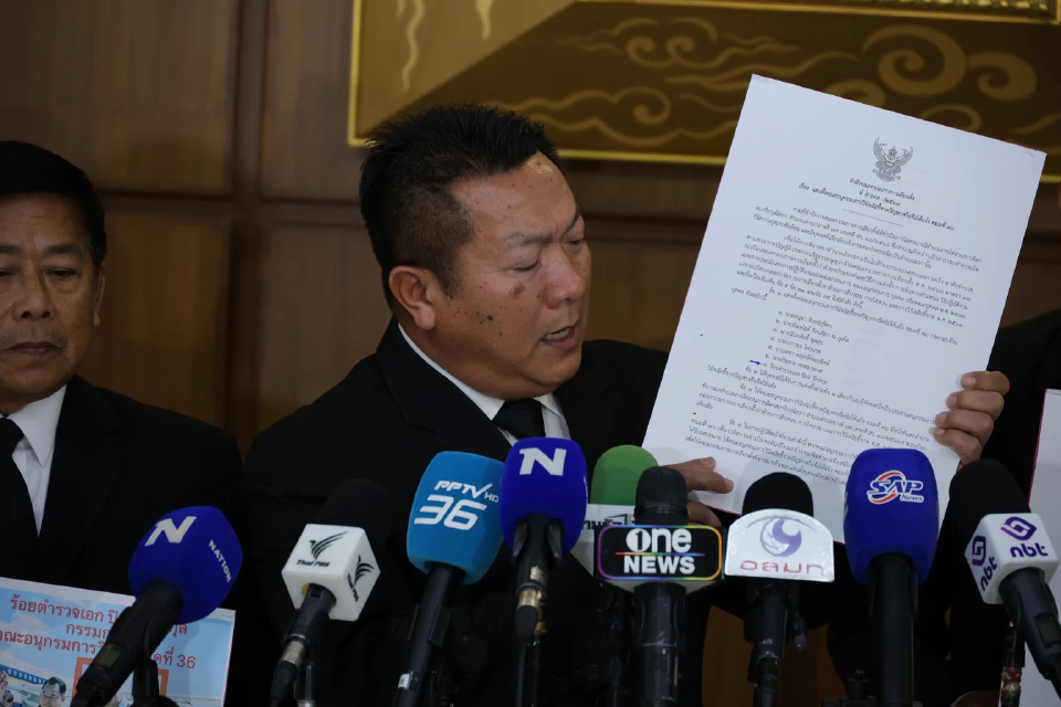 สว.สำรอง ยื่นถอดถอนอนุฯ กกต.ปมไหว้ 'อนุทิน' ไม่เป็นกลางการเมือง