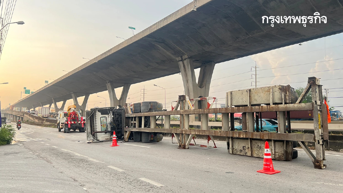 งานเข้ารถติด รถบรรทุก เสียหลักปีนขอบสะพานกลับรถ ถ.เทพรัตน กม.24