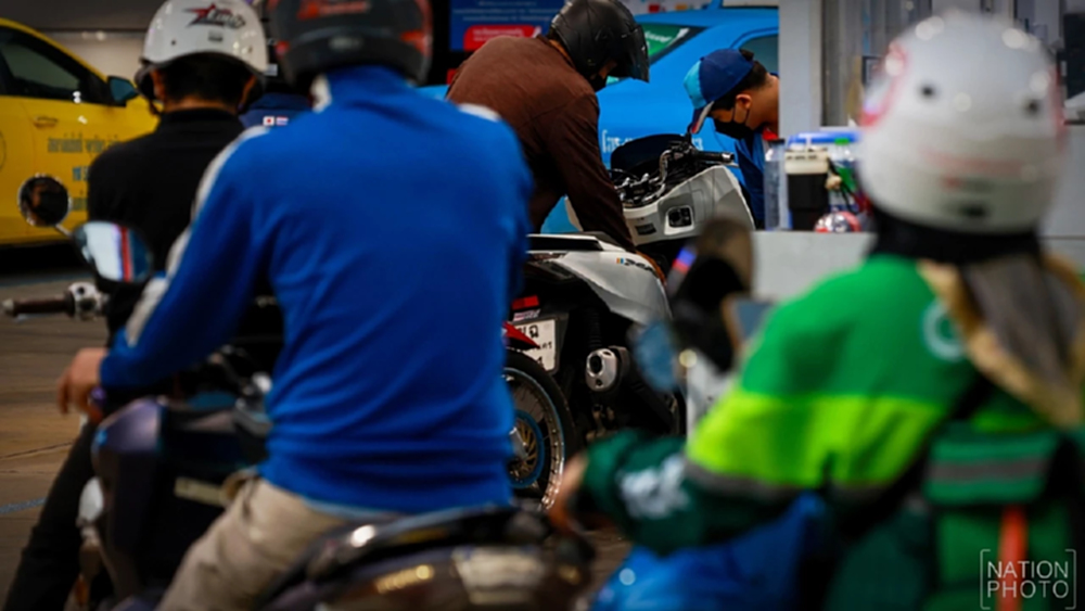 ราคาน้ำมันพุ่ง ปชช.เดือดร้อน ลุยตรวจบริษัทกักตุน-ส่งขายชายแดน