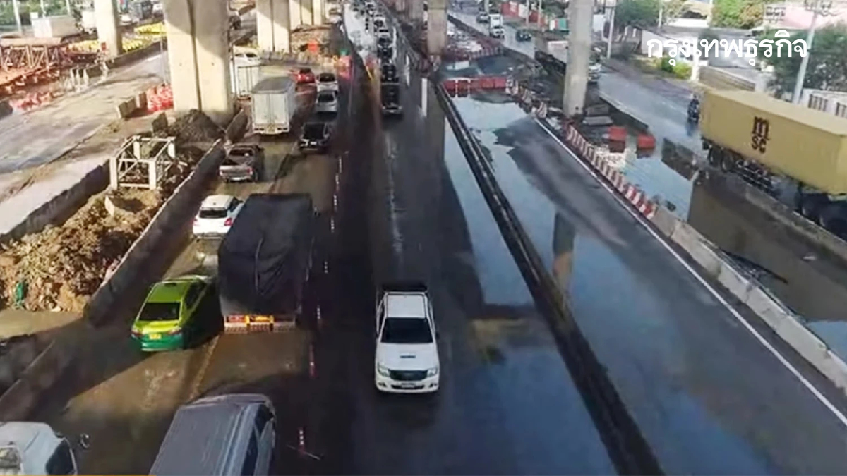 น้ำท่วมถนนพระราม 2 หลังฝนตกหนัก เร่งระบายน้ำ รถติดท้ายแถวสะสม