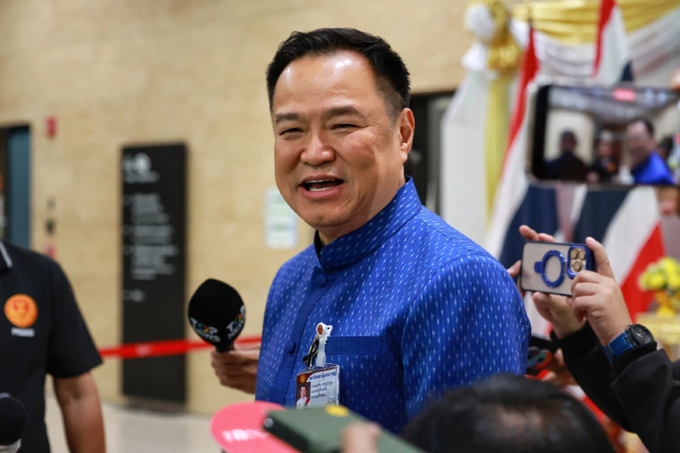 'อนุทิน' ยัน 'น้ำมัน' ในประเทศไม่ขาดแคลน แต่ขอประชาชนช่วยประหยัด