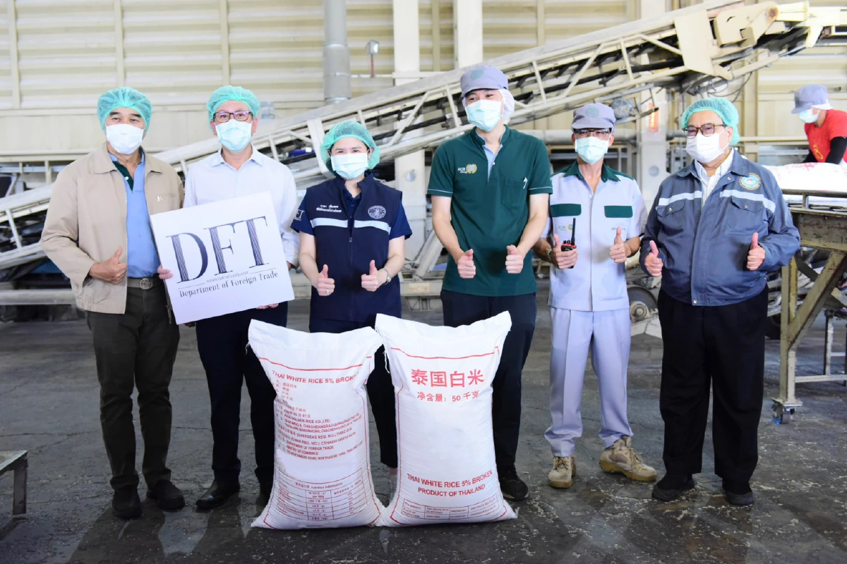 พาณิชย์ Kick Off ส่งข้าวไทยล็อตแรก 4 หมื่นตันให้จีน ภายใต้สัญญาจีทูจี คุมเข้มคุณภาพทุกขั้นตอน