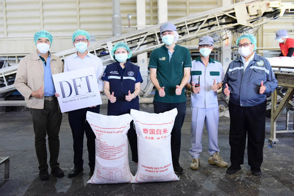 พาณิชย์ Kick Off ส่งข้าวไทยล็อตแรก 4 หมื่นตันให้จีน ภายใต้สัญญาจีทูจี คุมเข้มคุณภาพทุกขั้นตอน