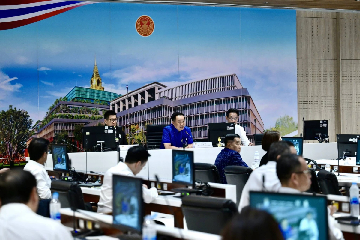 อนุทินเรียกประชุม ศบก.-ยันน้ำมันไทยพอไม่ขาดแคลน สั่งพลังงานเร่งชี้แจงข้อมูล