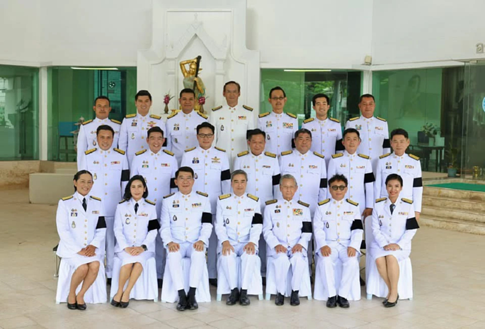 'อภิสิทธิ์'นำ สส.ถ่ายรูปหมู่ก่อนร่วมพระราชพิธีเปิดประชุมรัฐสภา