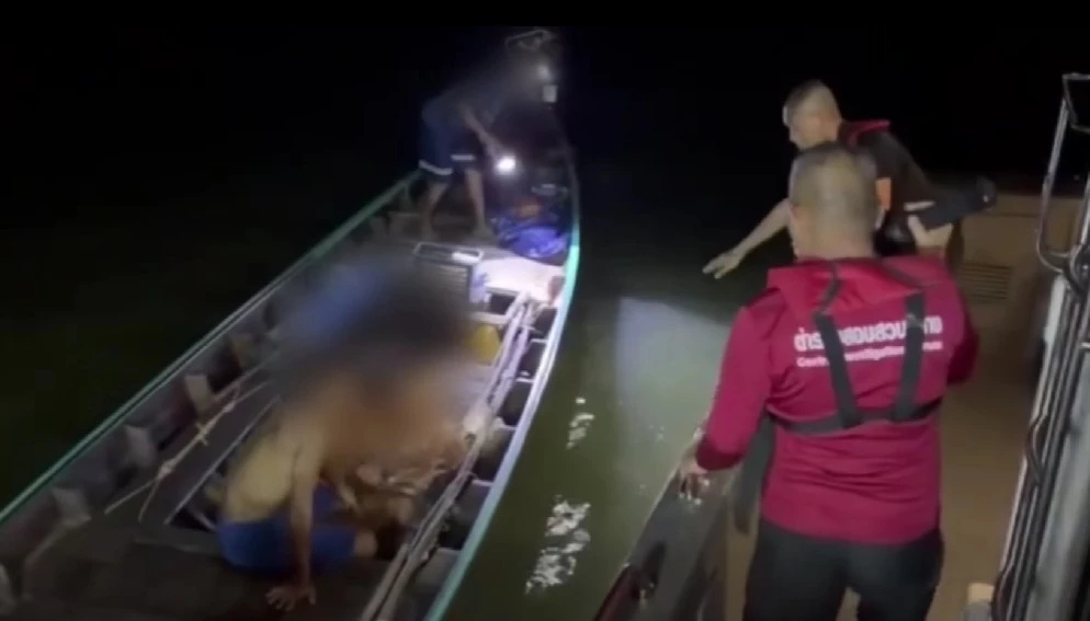 ระทึกเรือล่ม รุดช่วยเด็ก 3 ราย ออกเรือตกปลา กลางทะเลเกาะปราบ