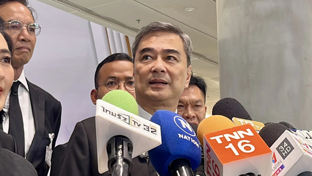 'อภิสิทธิ์' ระบุไร้สัญญาณชวนร่วมรัฐบาล เดินหน้าทำหน้าที่ในสภา