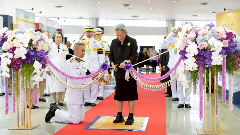กรมสมเด็จพระเทพฯ ทรงเปิดนิทรรศการ 'ครบรอบ 60 ปี สถาบันบัณฑิตพัฒนบริหารศาสตร์'