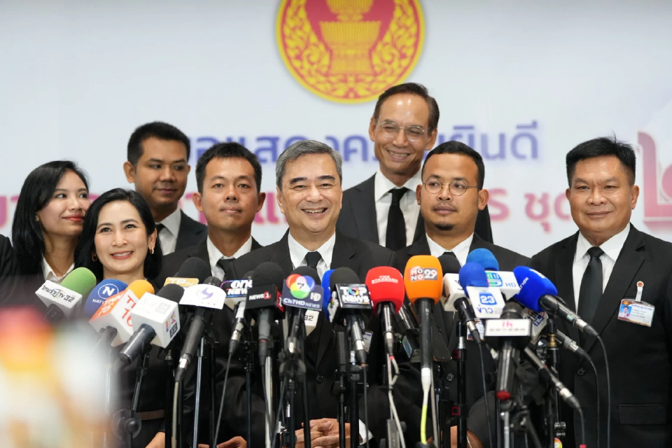 'มาร์ค-กรณ์' จี้ 'รัฐบาล' ผันค่าการกลั่น เข้ากองทุนน้ำมัน