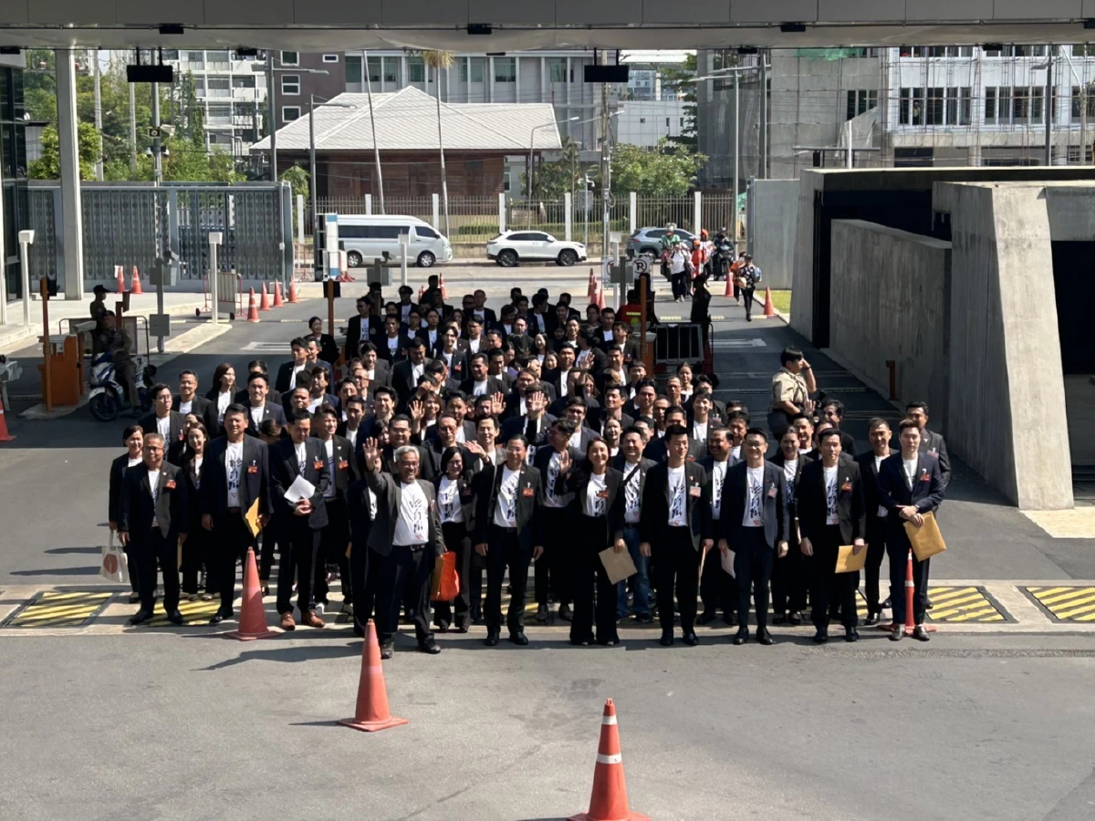 ณัฐพงษ์ นำ ‘สส.ปชน.’ เข้ารายงานตัวต่อสภาฯ ยอดล่าสุด 496 คน