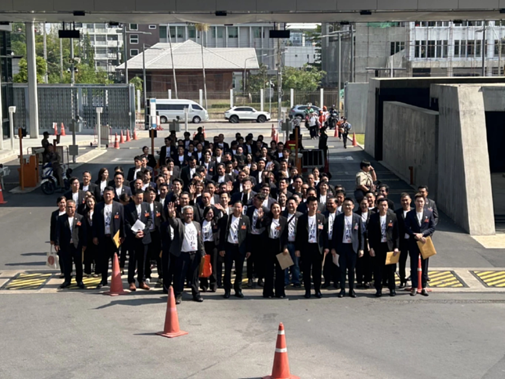 ณัฐพงษ์ นำ ‘สส.ปชน.’ เข้ารายงานตัวต่อสภาฯ ยอดล่าสุด 496 คน