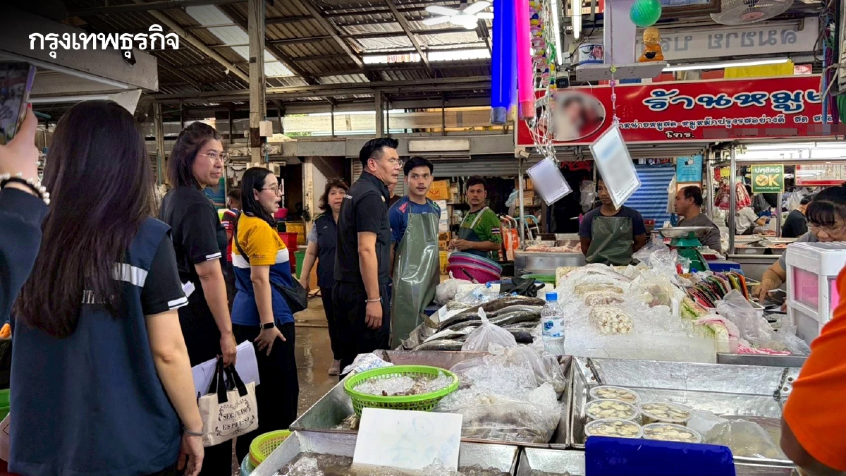 พาณิชย์ ตรวจ 3 ตลาดดัง คุมราคาสินค้า พบไข่ไก่ขยับเล็กน้อย ย้ำห้ามฉวยโอกาสขึ้นราคา