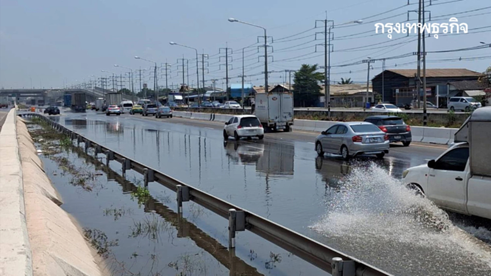 ผู้ใช้ทาง ระวังรถดับ น้ำท่วมถนนพระราม 2 ขาเข้า กทม. น้ำยังไม่แห้ง