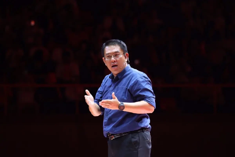 'วิโรจน์' มองเชือด 'ชนนพัฒฐ์' ปรามพวกเปรี้ยว จี้จับ 'เทาตัวเบ้ง'