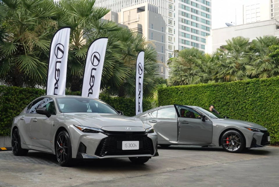 เลกซัส ปรับโฉม ช่วงล่าง พวงมาลัย ออปชั่น ‘IS’  เปิดราคา มอเตอร์โชว์
