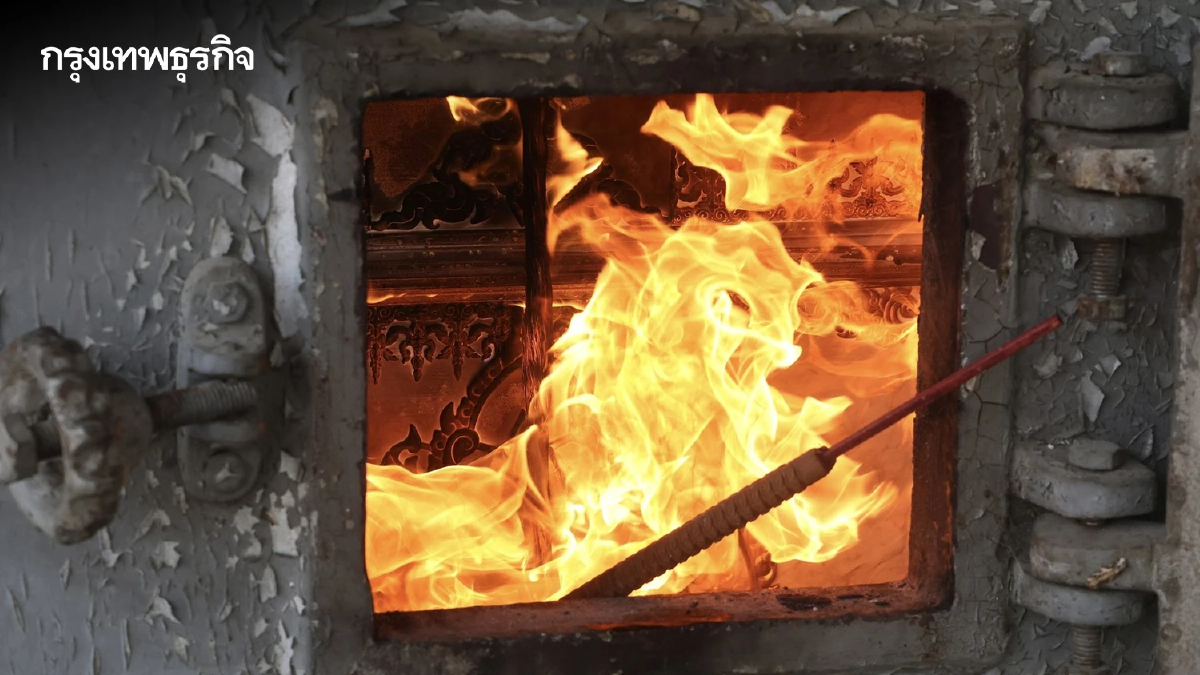 วิกฤตน้ำมันแพง-ขาดแคลน วัดเชียงใหม่ปรับใช้ 'ฟืน' เผาศพ ช่วยลดค่าใช้จ่าย