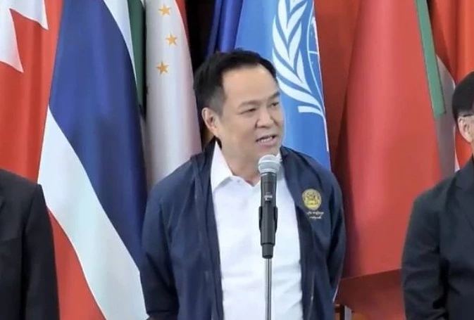 'อนุทิน' ปัดตอบหน้าตาพรรคร่วมฯ เลือกนายกฯก่อน อุบใครนั่ง รมว.กห.