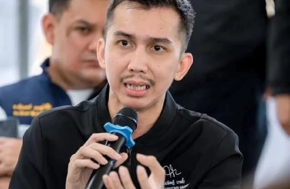 'ชนนพัฒฐ์' เข้ารับทราบข้อหาดีเอสไอ คดีเว็บพนัน มั่นใจแจงได้