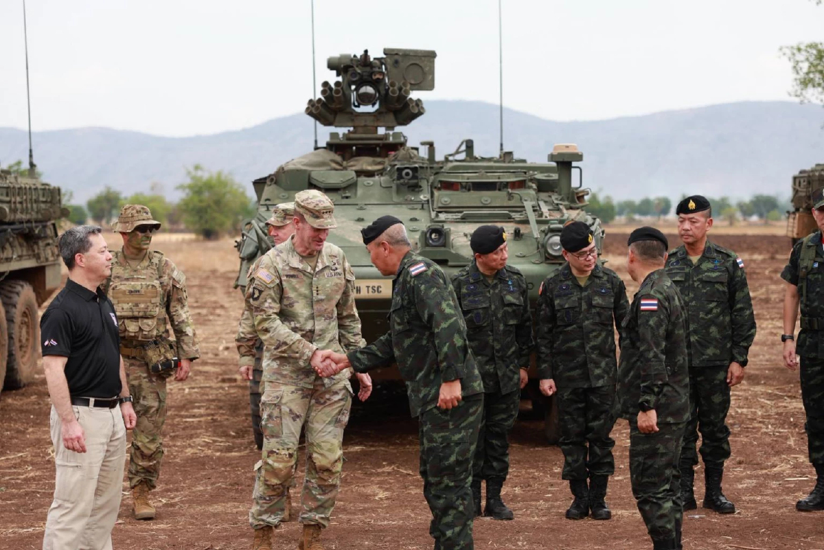 ผบ.ทบ.รับมอบยานเกราะสไตรเกอร์ติดอาวุธ 17 คัน จากสหรัฐฯ