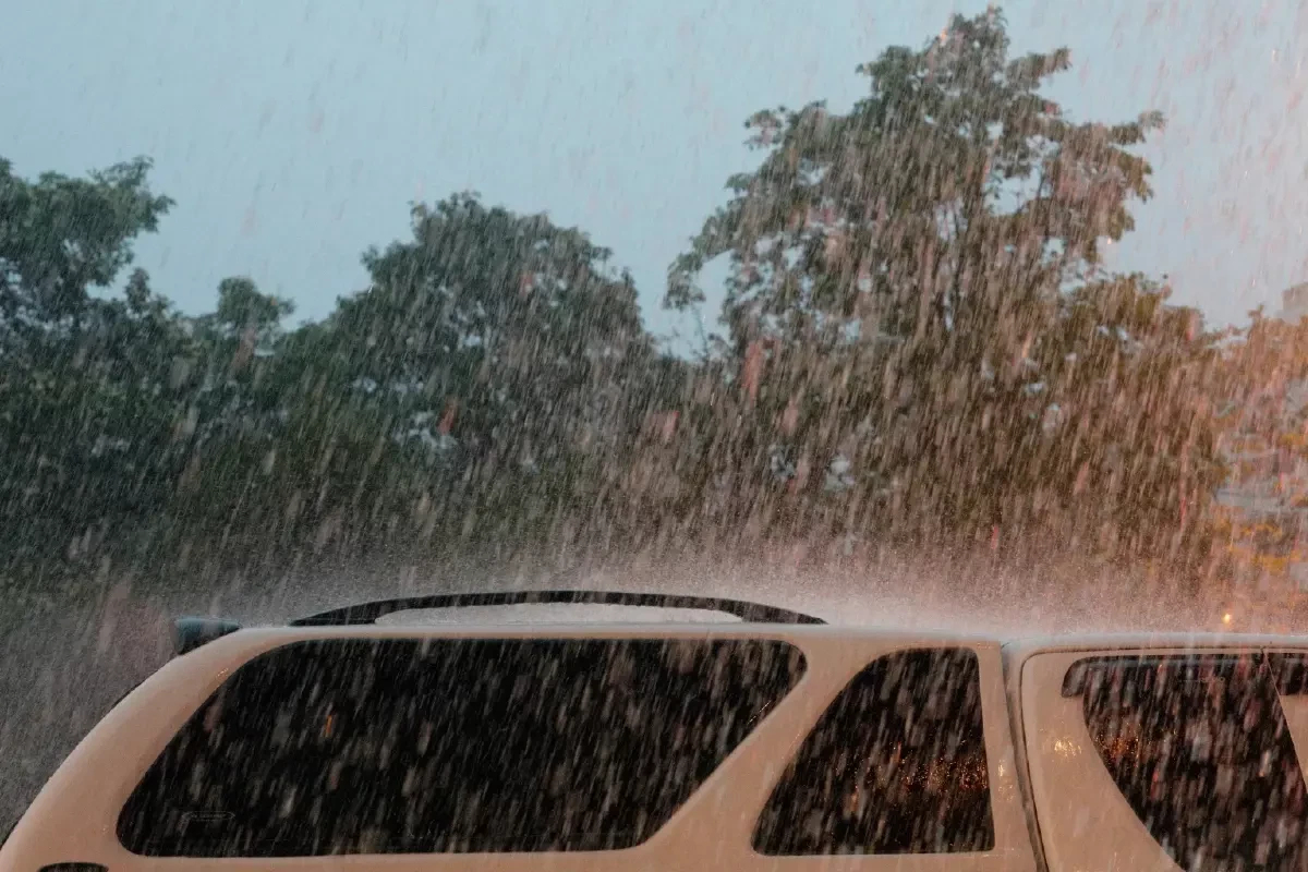 กรมอุตุ เตือน 21 จังหวัด ฝนฟ้าคะนอง ลมแรง ไทยตอนบน อากาศร้อนจัด