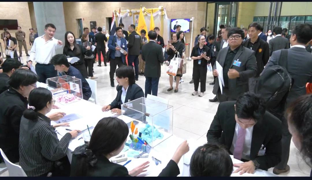 'สส.' ต่อแถวคึกคัก ยื่นญัตติ-กระทู้ บรรจุเข้าระบบสภาฯ