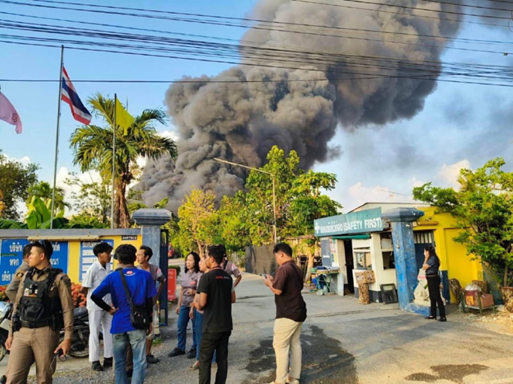 'ธนกร' สั่งหยุดโรงงานทินเนอร์ฉะเชิงเทราด่วน! หลังไฟไหม้โกดังสารเคมี