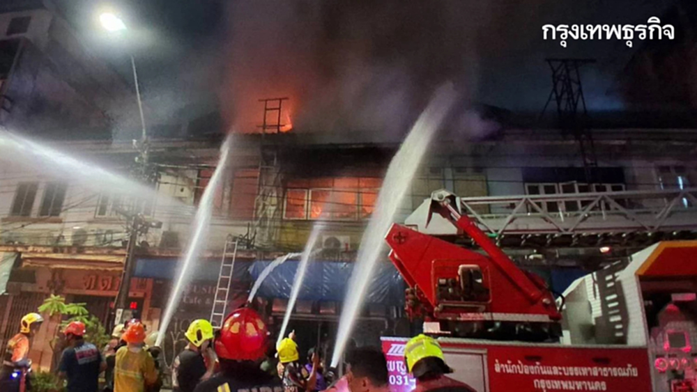 เกิดเหตุ ไฟไหม้บ้านเรือนประชาชน ซอยสามเสน 2 เพลิงโหมชั้น 2 วอดหนัก