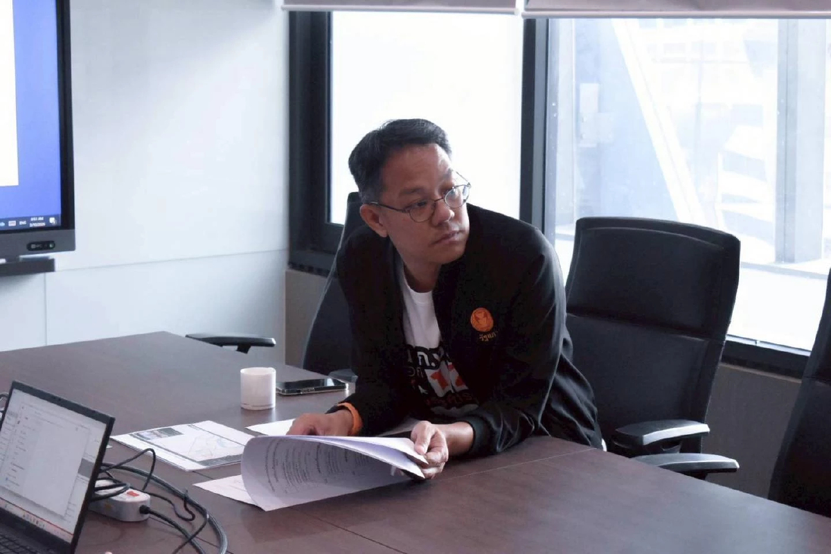 สส.ปชน.ปูดศาล รธน.จ่อควัก 3 ล้าน ขน 37 คนบินฝ่าสนามรบ ดูงานอียิปต์