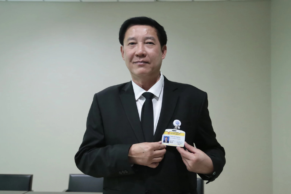 'ธีระศักดิ์' รายงานตัวเป็น สว.ใหม่แล้ว ยืนยันไม่ฝักใฝ่การเมือง