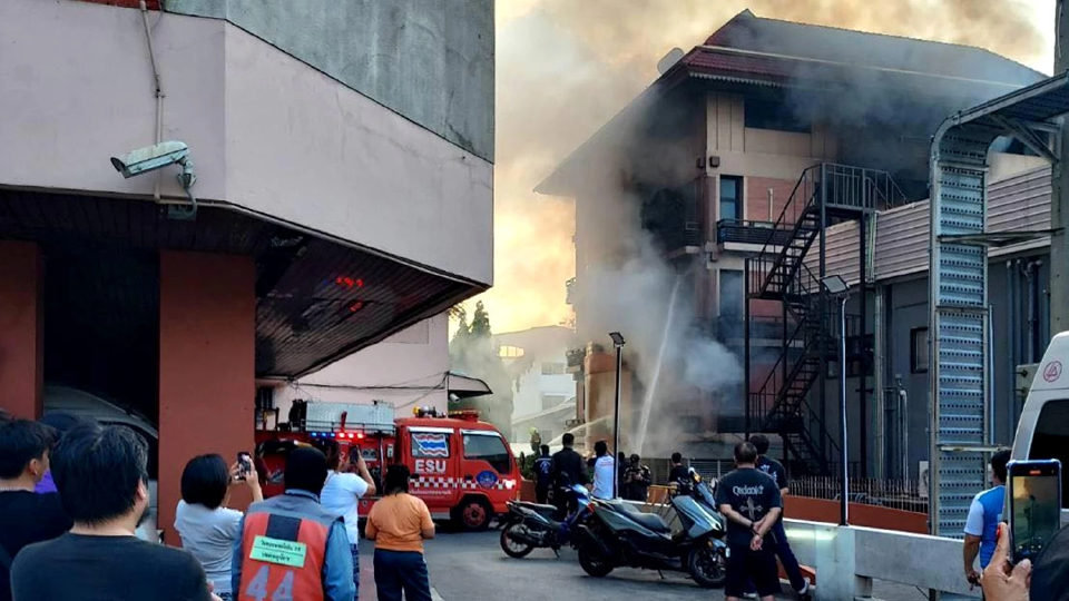 เกิดเหตุเพลิงไหม้อาคารสูง 5 ชั้น ซอยวิภาวดีรังสิต 36 มีผู้เสียชีวิต 1 ราย