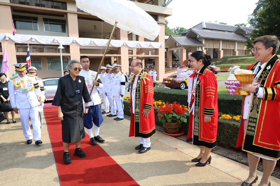 กรมสมเด็จพระเทพฯเสด็จเชียงราย พระราชทานปริญญาบัตร ม.แม่ฟ้าหลวง