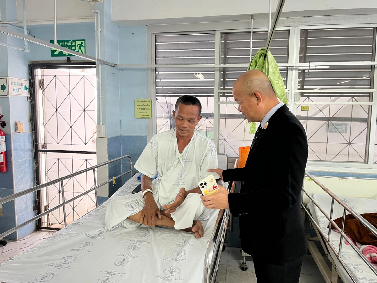 'ผู้ใหญ่บ้าน' สาหัส! โดนกระทืบคางานบุญ รองผู้ว่าฯรุดเยี่ยม