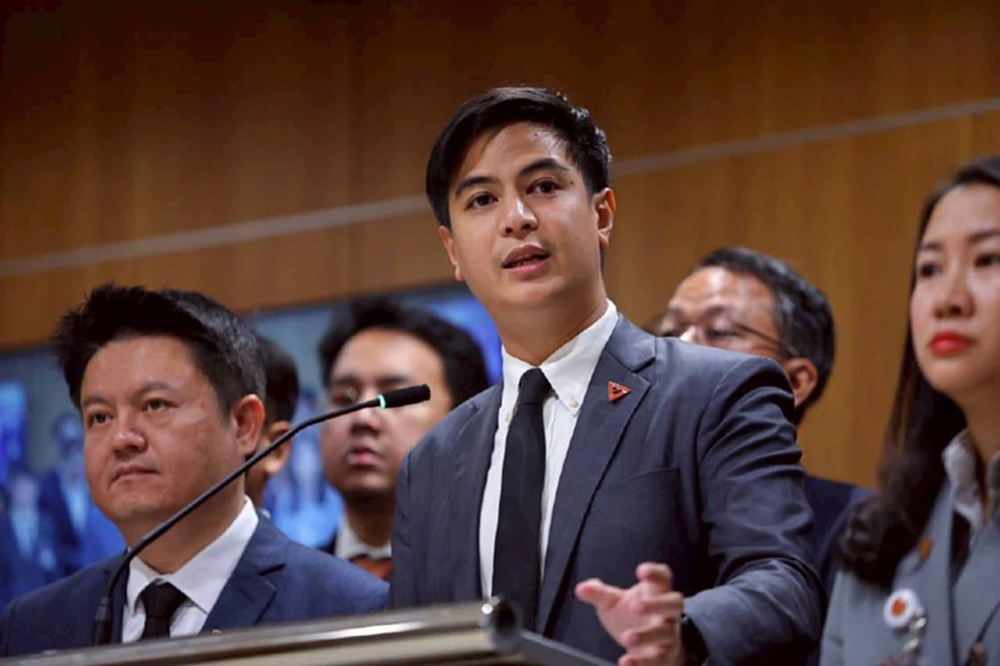 'พริษฐ์' คุ้ยธุรกิจน้ำมัน 'พิพัฒน์' ชี้ส่อผลประโยชน์ทับซ้อน