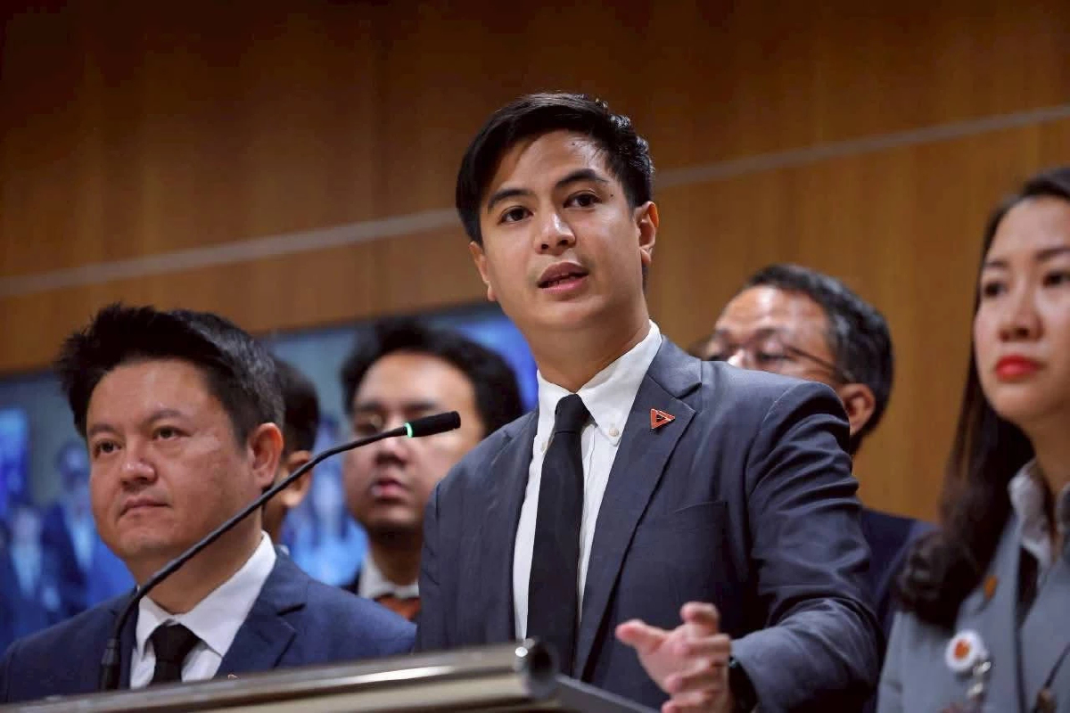 'พริษฐ์' คุ้ยธุรกิจน้ำมัน 'พิพัฒน์' ชี้ส่อผลประโยชน์ทับซ้อน