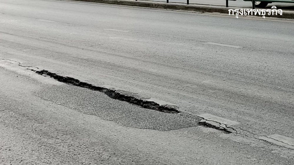เลี่ยงเส้นทางรถติดด่วน ถนนเพชรบุรี ขาออก พื้นถนนทรุดตัว เลนกลาง
