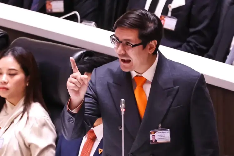 'โรม' จี้รัฐคุมสัญญาณปราบสแกมเมอร์ ชี้ลดเสา-ตัดเน็ตทำผิดจุด