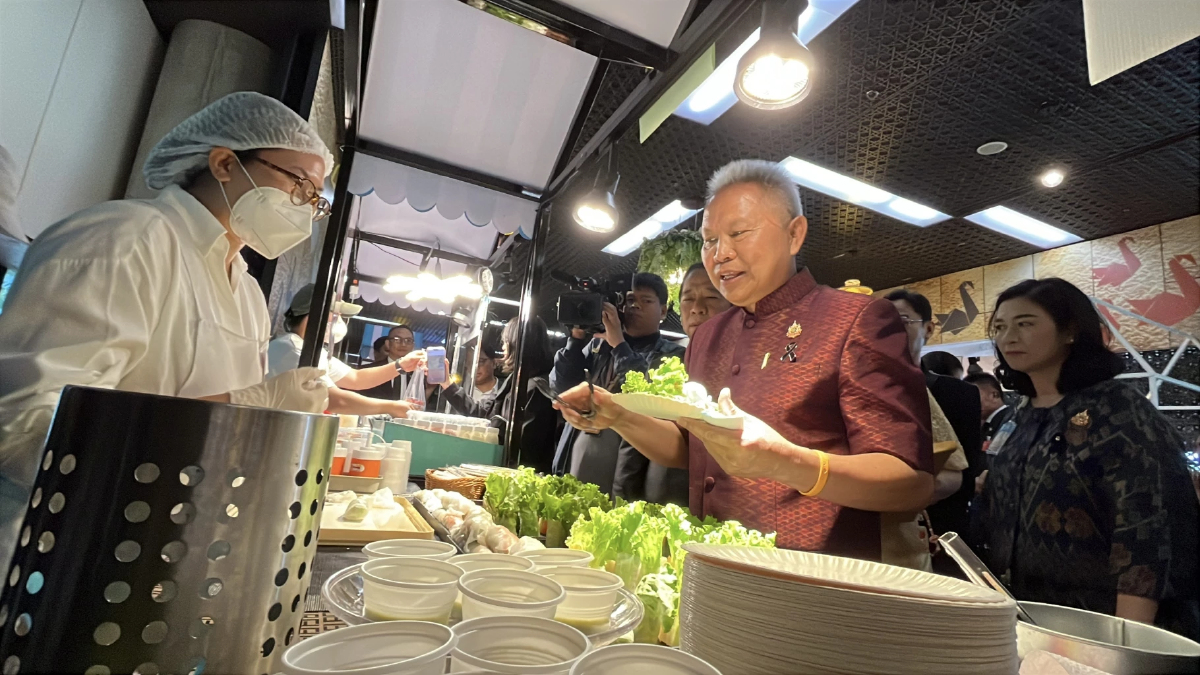 'โสภณ' พาทดสอบระบบจำหน่ายอาหาร ก่อนให้ สส. ซื้อเอง สัปดาห์หน้า