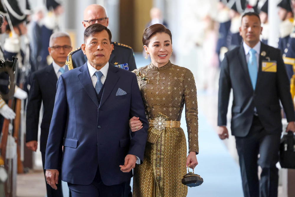 ‘ในหลวง-พระราชินี’ ทรงร่วมพิธีสรรเสริญ ขอบคุณพระเจ้า วันคล้ายวันพระราชสมภพ กษัตริย์สวีเดน