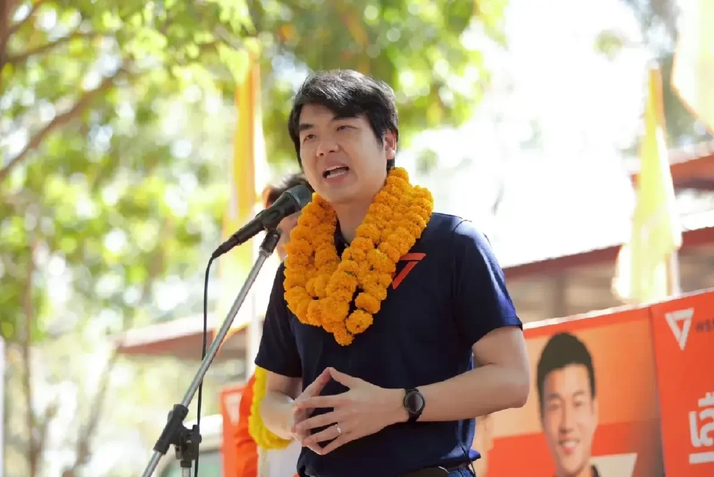 'ปิยบุตร' เชื่อรัฐบาลไม่ครบ 4 ปี ศึกใน 'ลูกเทพ' นั่ง รมต.ข้ามหัว