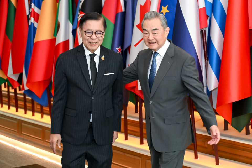 'สีหศักดิ์' เผย จีนอยากเห็นสันติภาพไทย-กัมพูชา ไม่ขอแทรกแซง แต่พร้อมช่วยเหลือ