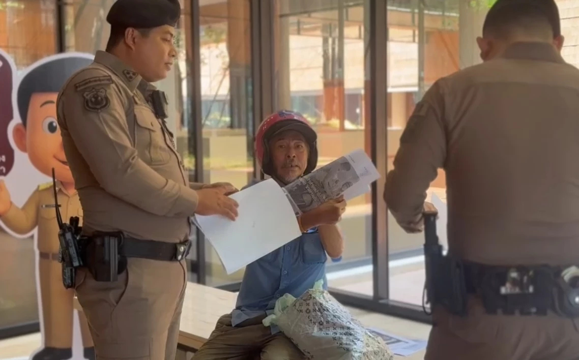 'ลุงแท็กซี่' บุกสภาฯ อ้าง 'โสภณ' ส่งจดหมายหา ก่อนถูก ตร.คุมตัว