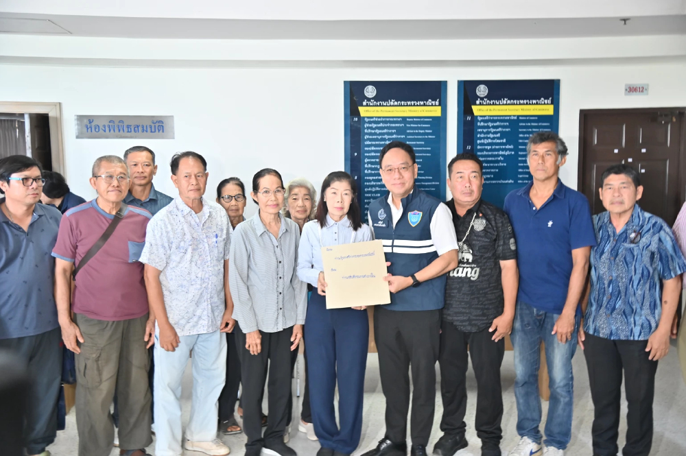 ชาวสวนปาล์ม บุกพาณิชย์ ยื่นหนังสือ  แก้ปัญหาราคาปาล์มตกต่ำ