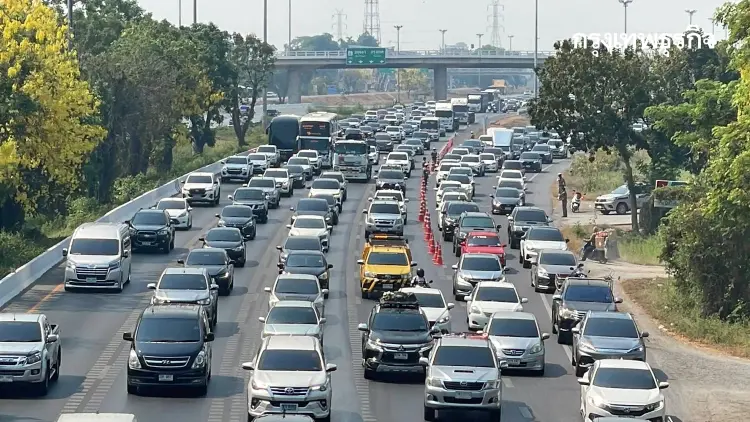 สงกรานต์ 2569 ถนนสายเอเชีย รถติด ทะลักแยกบางปะหัน รถเต็มทุกเลน