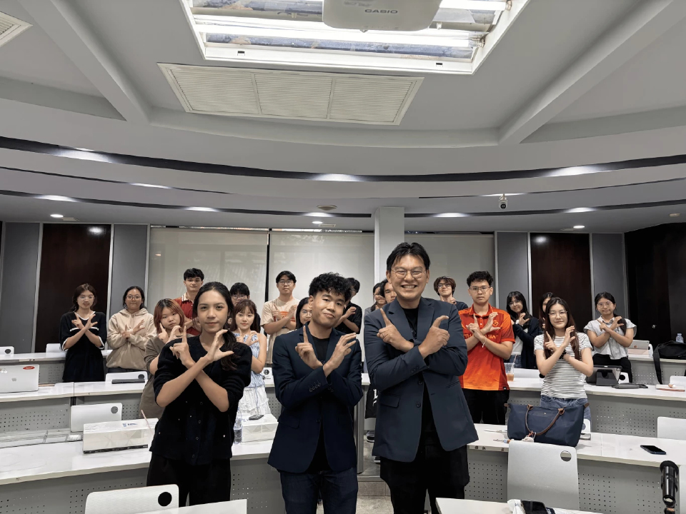 Liberator บุกรั้วธรรมศาสตร์! ปั้นนักลงทุนรุ่นใหม่ผ่านศึก IBMPIC โชว์กึ๋นบริหารพอร์ต 3 แสนเหรียญ